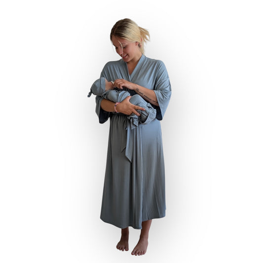 Lyseblå kåbe- og svøbesæt